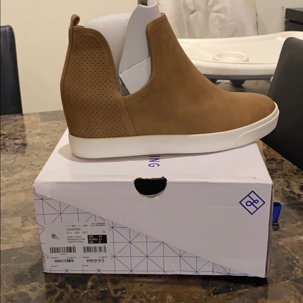 Casual shoes women’s size 10